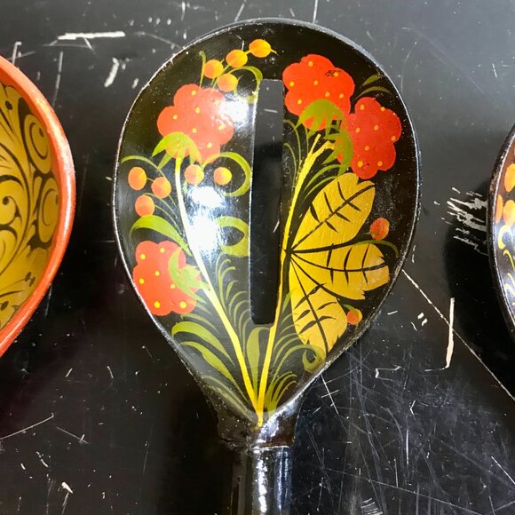 Vintage Russian Khokhloma Hand Painted Wooden Spoons Long Handles Set of 4 Used - Picture 5 of 8